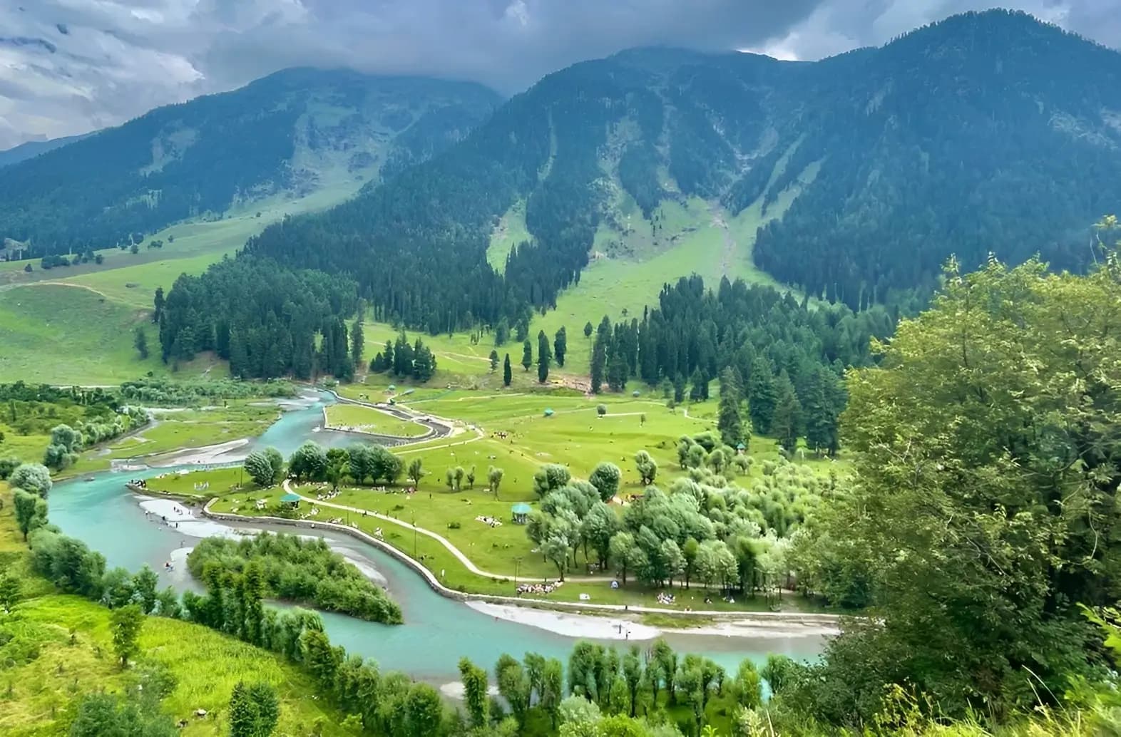 How to Enjoy a Kashmir Tour Without Overspending