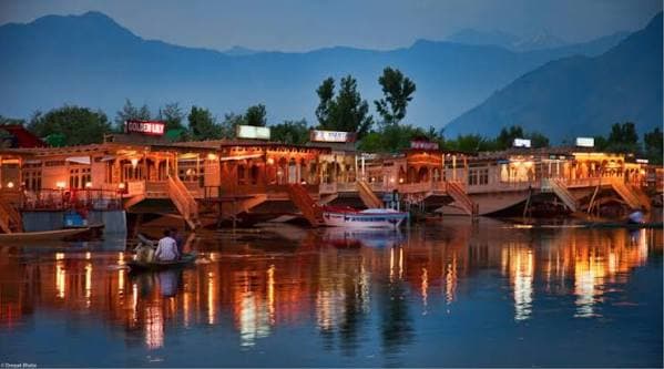 Houseboat in Srinagar - Book Dal Lake & Nigeen Lake Stay | Prices 2026