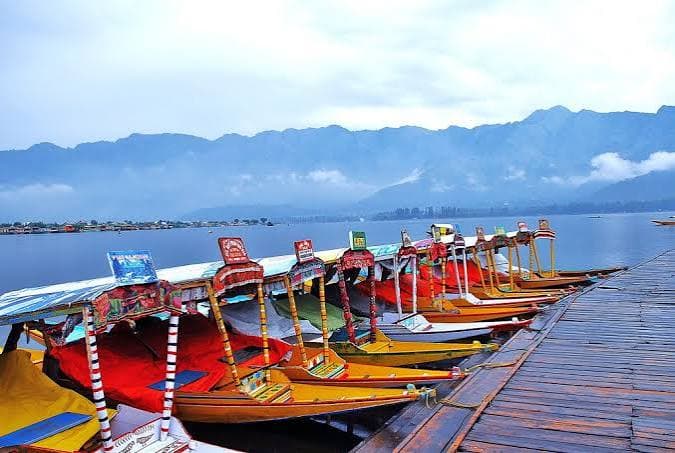 Shikara Ride in Srinagar -Prices, Timings & Everything You Need to Know